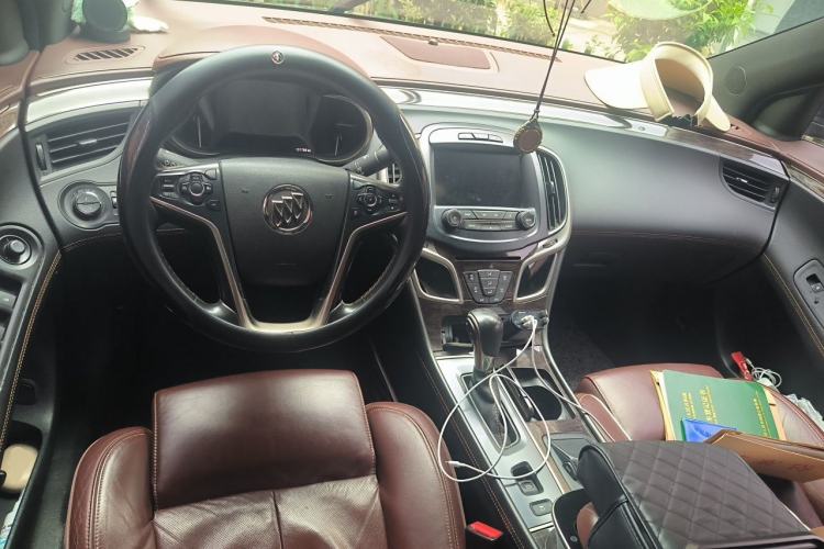Used Buick LaCrosse 2013 3.0L SIDI V6 Smart Luxury Flagship Model Center Console