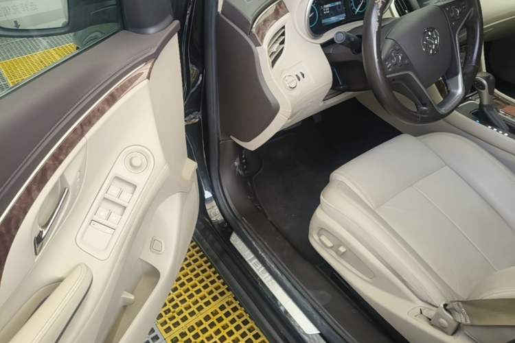 Used Buick LaCrosse 2013 2.4L SIDI Leading Comfort Version Driver Seat
