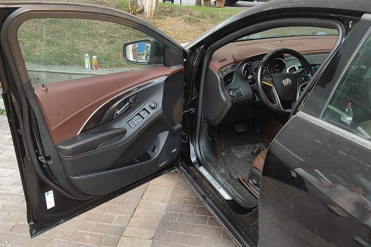 Used Buick LaCrosse 2013 2.4L SIDI Luxury Comfort Edition Driver Seat