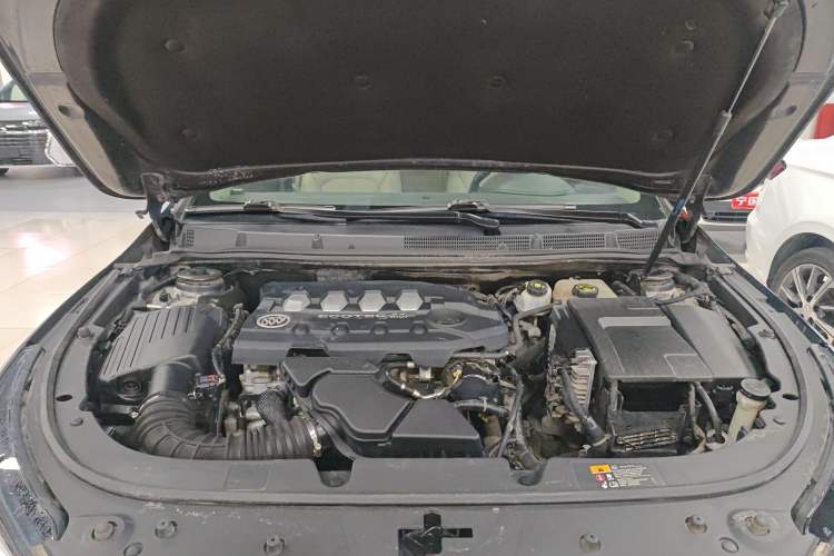 Used Buick LaCrosse 2013 2.4L SIDI Leading Comfort Version Engine Bay