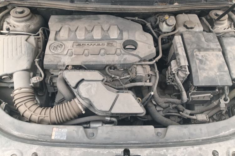 Used Buick LaCrosse 2013 2.4L SIDI Elite Comfort Version Engine Bay