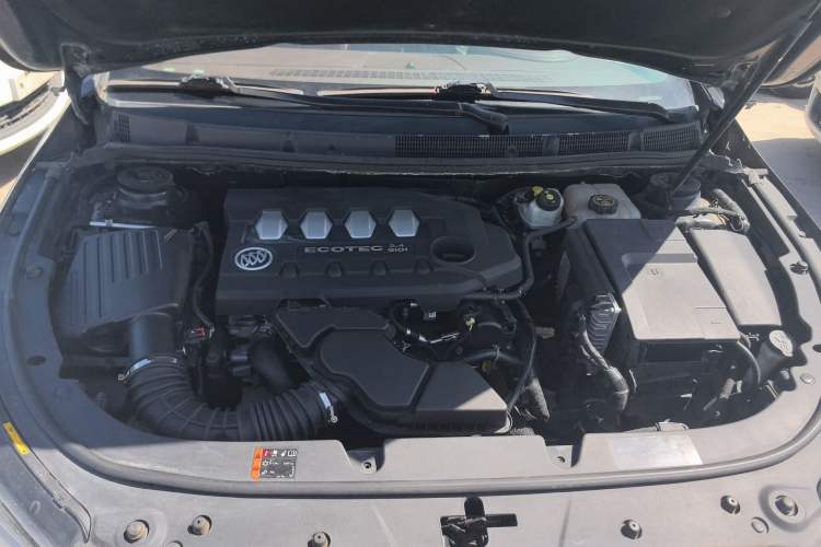 Used Buick LaCrosse 2013 2.4L SIDI Elite Comfort Version Engine Bay