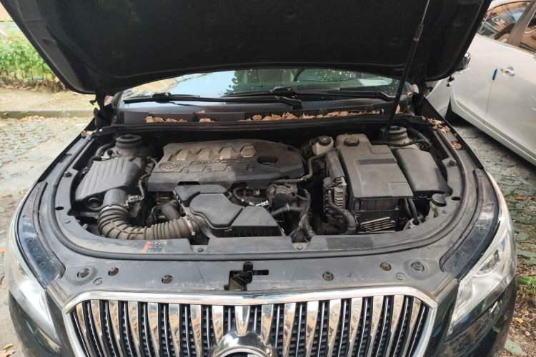 Used Buick LaCrosse 2013 2.4L SIDI Leading Comfort Version Engine Bay