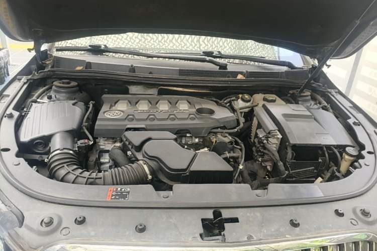 Used Buick LaCrosse 2013 2.4L SIDI Leading Comfort Version Engine Bay