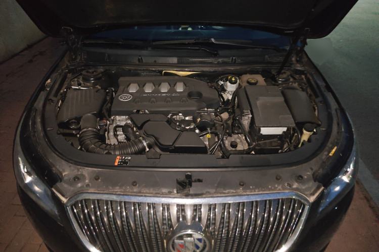 Used Buick LaCrosse 2013 2.4L SIDI Elite Comfort Version Engine Bay