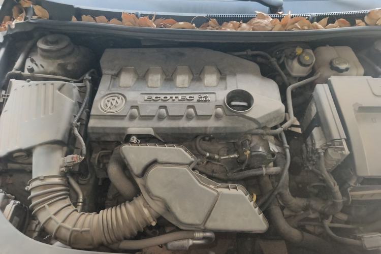 Used Buick LaCrosse 2013 2.4L SIDI Elite Comfort Version Engine Bay