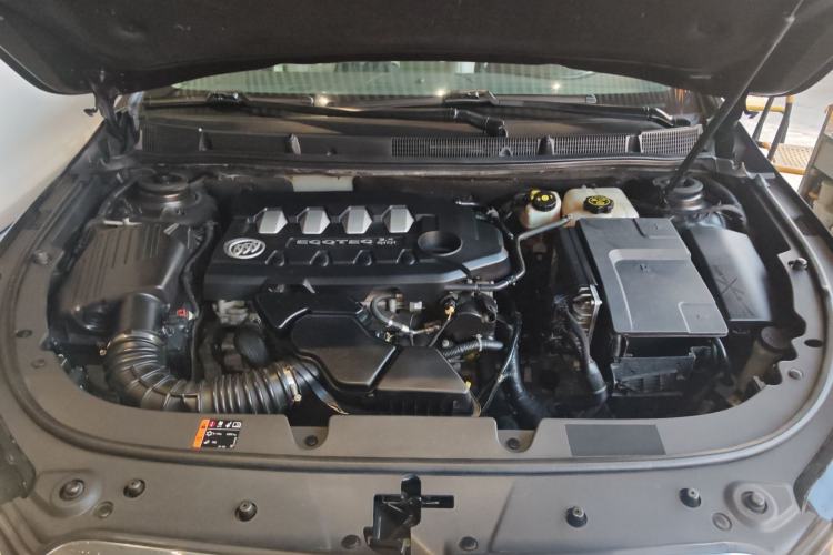 Used Buick LaCrosse 2013 2.4L SIDI Leading Comfort Version Engine Bay