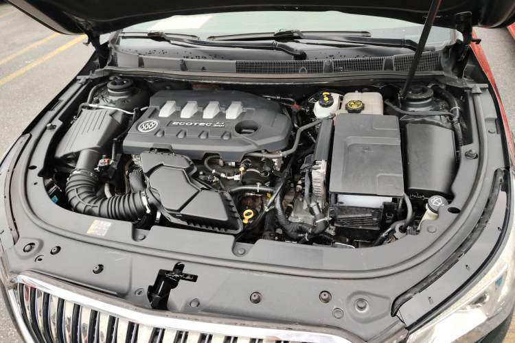 Used Buick LaCrosse 2013 2.4L SIDI Leading Comfort Version Engine Bay