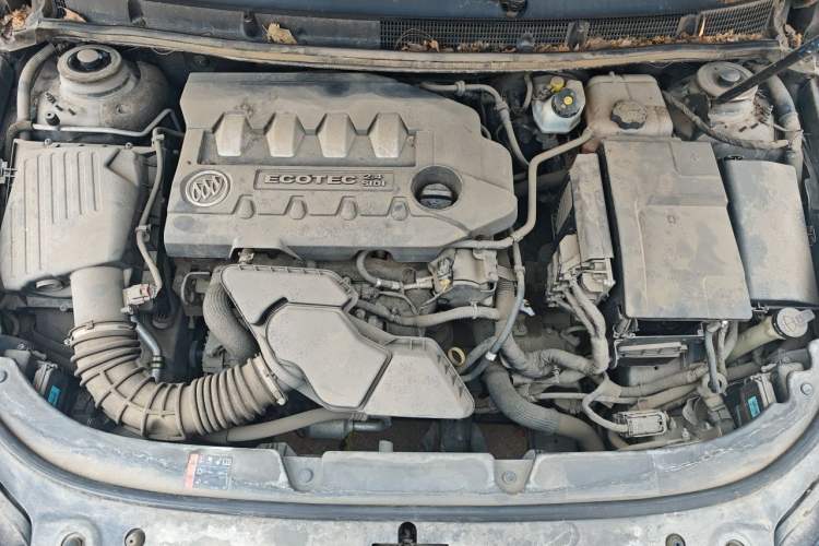 Used Buick LaCrosse 2013 2.4L SIDI Leading Comfort Version Engine Bay