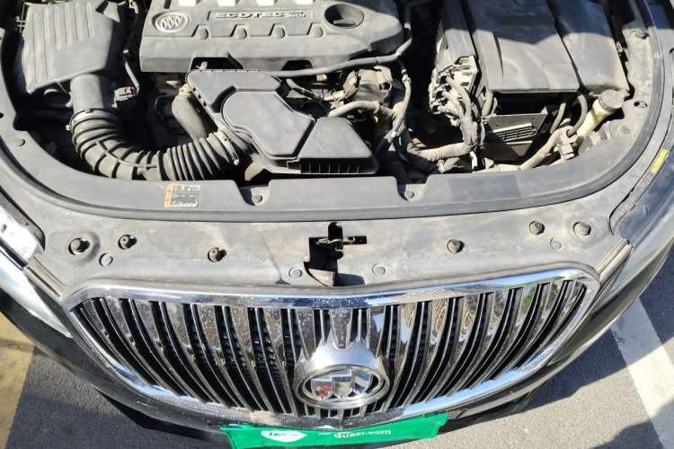 Used Buick LaCrosse 2013 2.4L SIDI Elite Comfort Version Engine Bay