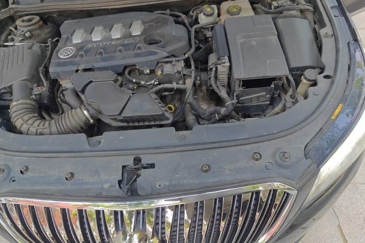 Used Buick LaCrosse 2013 2.4L SIDI Luxury Comfort Edition Engine Bay