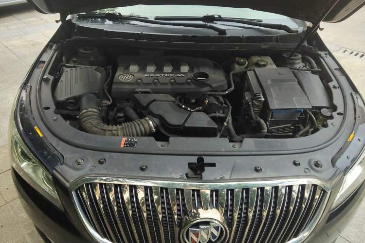 Used Buick LaCrosse 2013 2.4L SIDI Elite Comfort Version Engine Bay