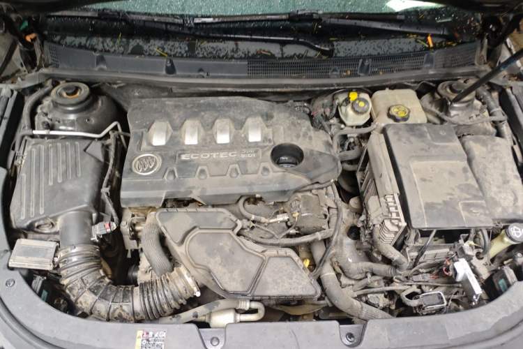 Used Buick LaCrosse 2013 2.4L SIDI Leading Comfort Version Engine Bay
