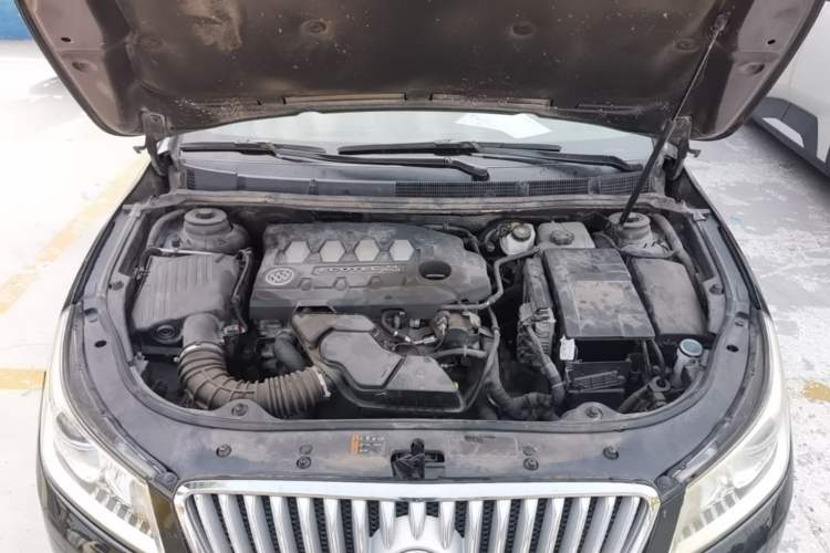 Used Buick LaCrosse 2013 2.4L SIDI Elite Comfort Version Engine Bay