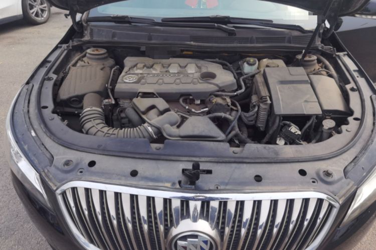 Used Buick LaCrosse 2013 2.4L SIDI Elite Comfort Version Engine Bay