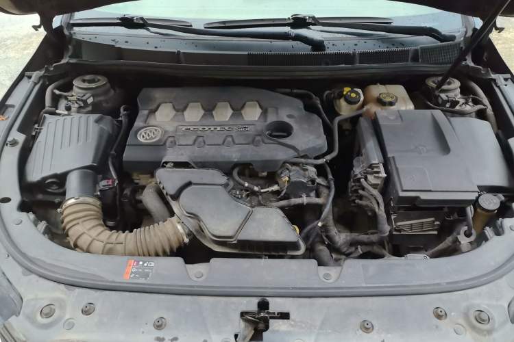 Used Buick LaCrosse 2013 2.4L SIDI Luxury Comfort Edition Engine Bay