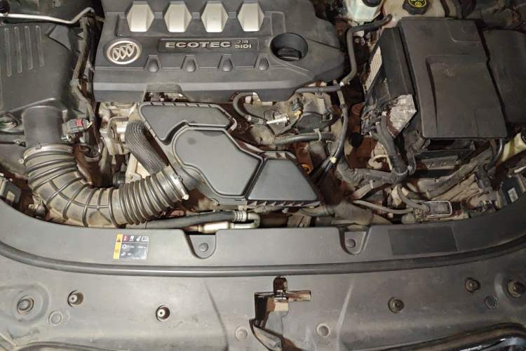 Used Buick LaCrosse 2013 2.4L SIDI Elite Comfort Version Engine Bay