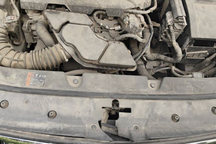 Used Buick LaCrosse 2013 2.4L SIDI Elite Comfort Version Engine Bay