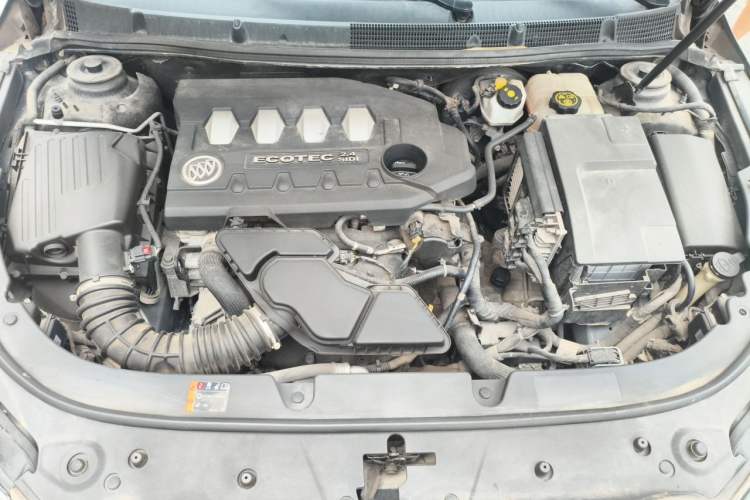 Used Buick LaCrosse 2013 2.4L SIDI Elite Comfort Version Engine Bay
