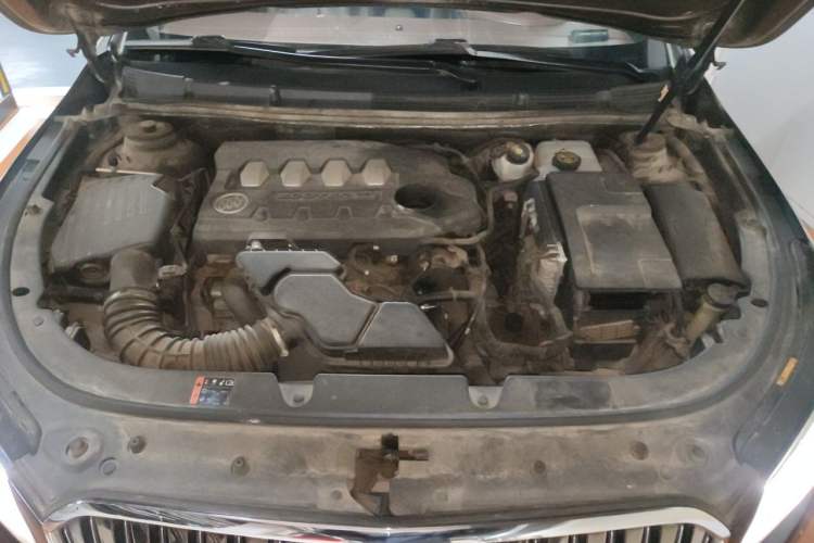 Used Buick LaCrosse 2013 2.4L SIDI Elite Comfort Version Engine Bay