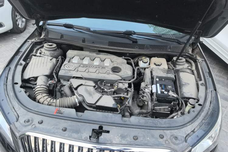 Used Buick LaCrosse 2013 2.4L SIDI Leading Comfort Version Engine Bay