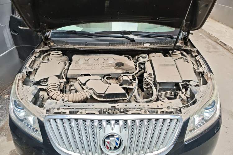 Used Buick LaCrosse 2013 2.4L SIDI Elite Comfort Version Engine Bay