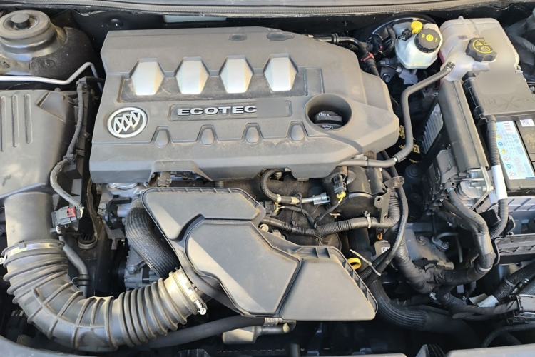 Used Buick LaCrosse 2013 2.4L SIDI Leading Comfort Version Engine Bay