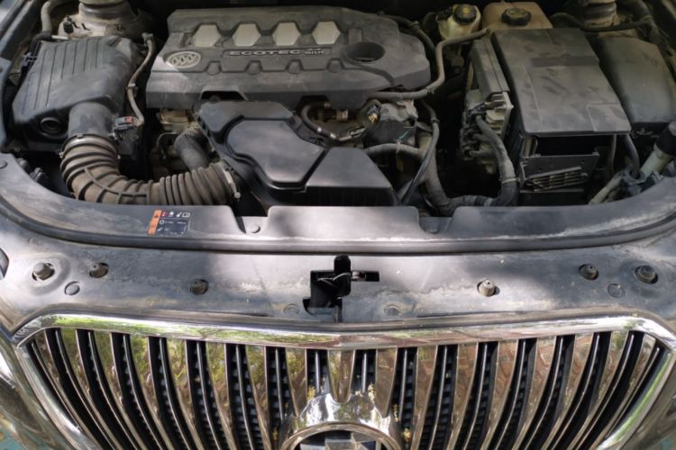 Used Buick LaCrosse 2013 2.4L SIDI Elite Comfort Version Engine Bay
