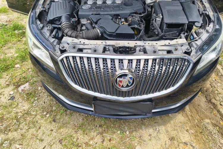Used Buick LaCrosse 2013 2.4L SIDI Leading Comfort Version Engine Bay