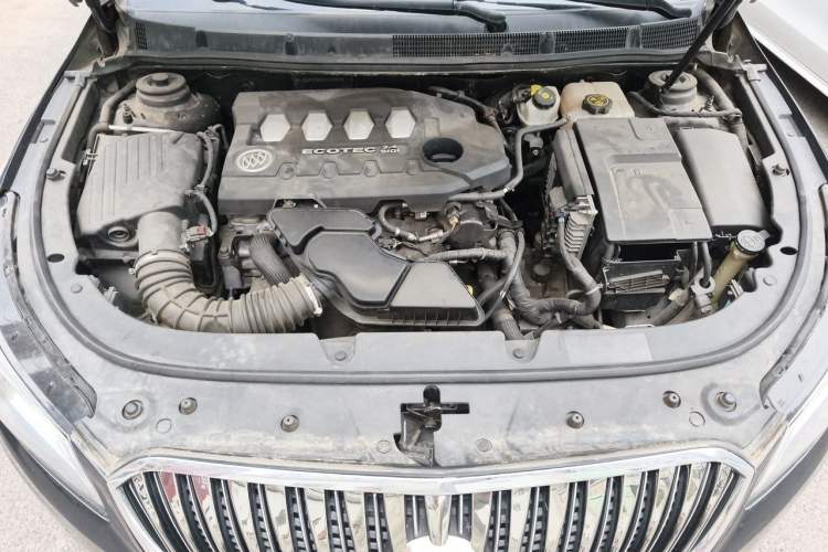 Used Buick LaCrosse 2013 2.4L SIDI Leading Comfort Version Engine Bay