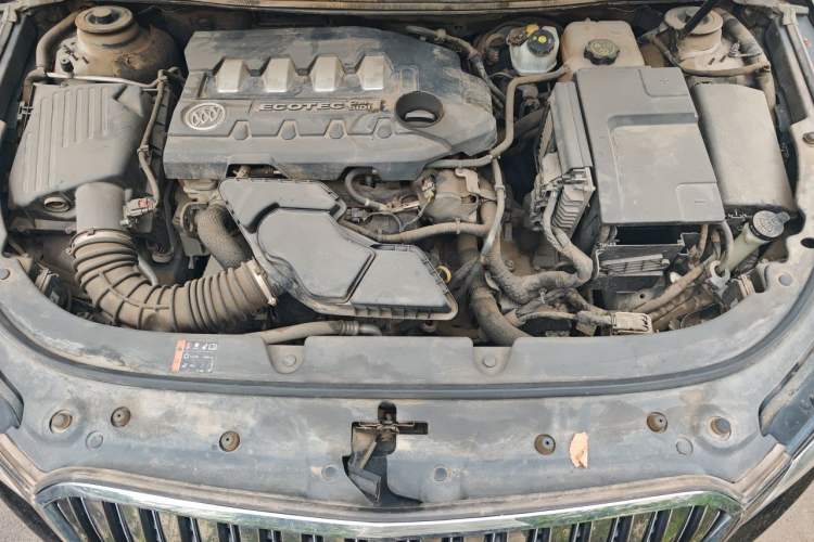 Used Buick LaCrosse 2013 2.4L SIDI Elite Comfort Version Engine Bay
