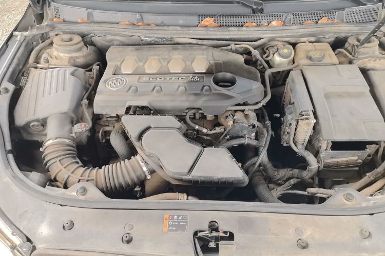 Used Buick LaCrosse 2013 2.4L SIDI Elite Comfort Version Engine Bay