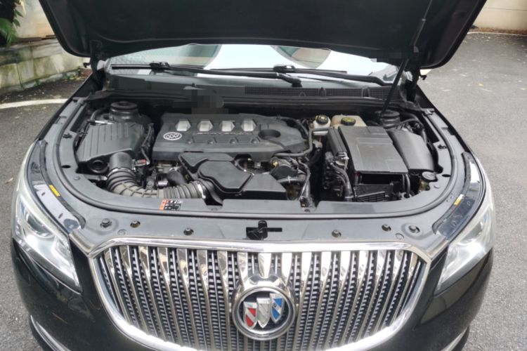 Used Buick LaCrosse 2013 2.4L SIDI Elite Comfort Version Engine Bay