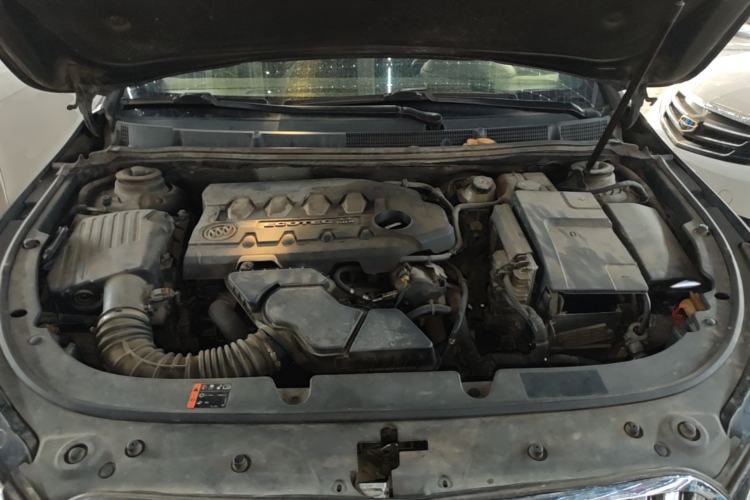 Used Buick LaCrosse 2013 2.4L SIDI Elite Comfort Version Engine Bay