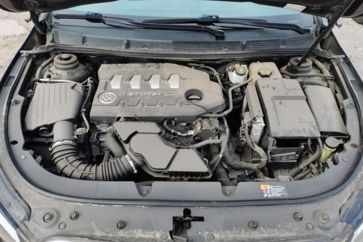 Used Buick LaCrosse 2013 2.4L SIDI Leading Comfort Version Engine Bay