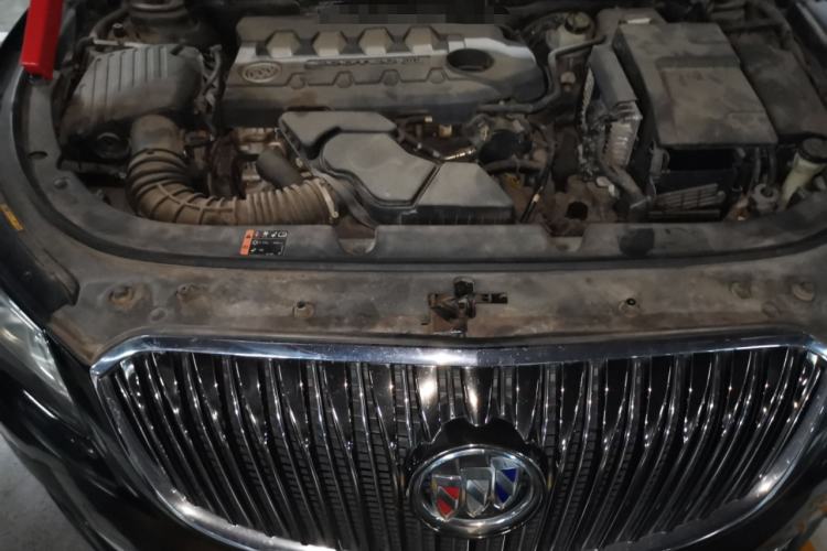Used Buick LaCrosse 2013 2.4L SIDI Elite Comfort Version Engine Bay