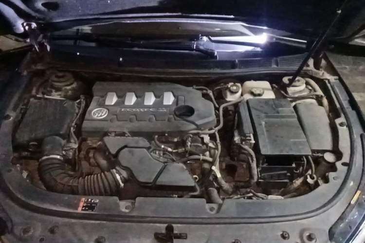 Used Buick LaCrosse 2013 2.4L SIDI Leading Comfort Version Engine Bay