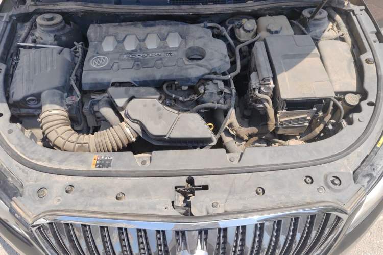 Used Buick LaCrosse 2013 2.4L SIDI Elite Comfort Version Engine Bay