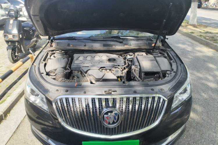 Used Buick LaCrosse 2013 2.4L SIDI Leading Comfort Version Engine Bay
