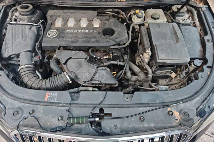 Used Buick LaCrosse 2013 2.4L SIDI Elite Comfort Version Engine Bay