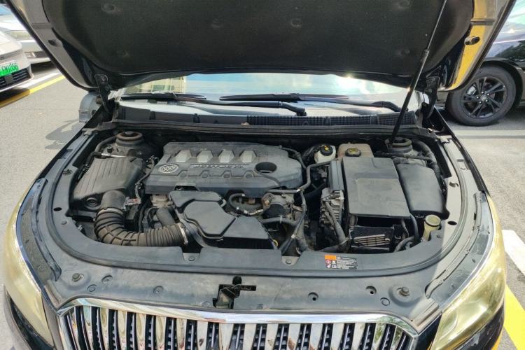 Used Buick LaCrosse 2013 2.4L SIDI Elite Comfort Version Engine Bay