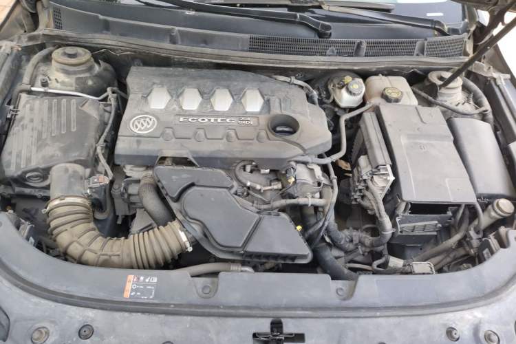 Used Buick LaCrosse 2013 2.4L SIDI Elite Comfort Version Engine Bay