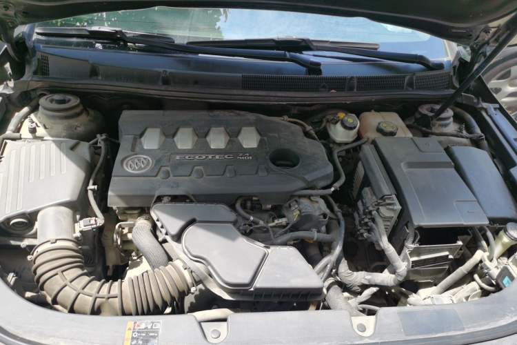 Used Buick LaCrosse 2013 2.4L SIDI Leading Comfort Version Engine Bay