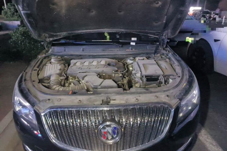Used Buick LaCrosse 2013 2.4L SIDI Elite Comfort Version Engine Bay