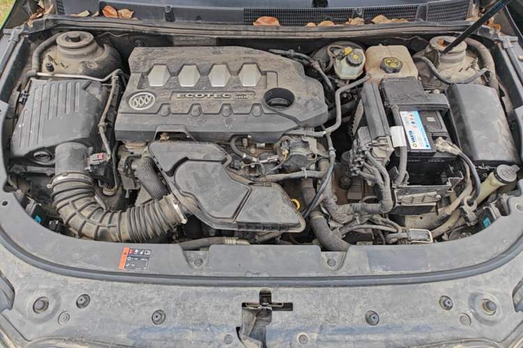 Used Buick LaCrosse 2013 2.4L SIDI Leading Comfort Version Engine Bay