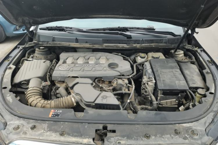 Used Buick LaCrosse 2013 2.4L SIDI Elite Comfort Version Engine Bay