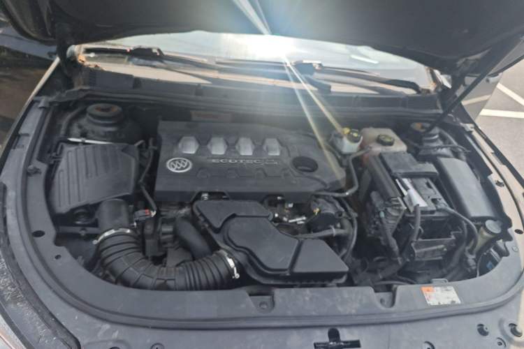 Used Buick LaCrosse 2013 2.4L SIDI Leading Comfort Version Engine Bay