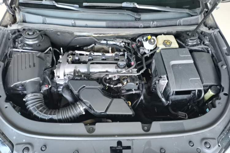 Used Buick LaCrosse 2013 2.4L SIDI Leading Comfort Version Engine Bay