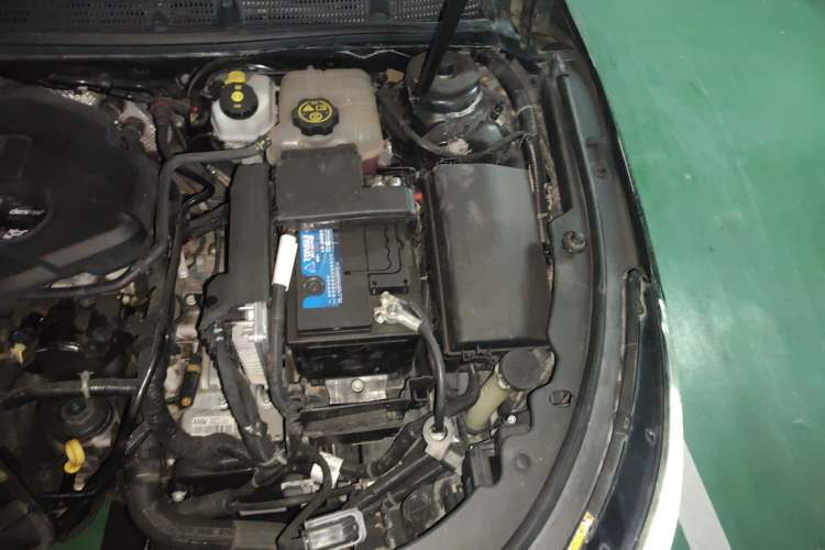 Used Buick LaCrosse 2013 2.4L SIDI Luxury Comfort Edition Engine Bay Left