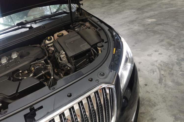 Used Buick LaCrosse 2013 2.4L SIDI Elite Comfort Version Engine Bay Left